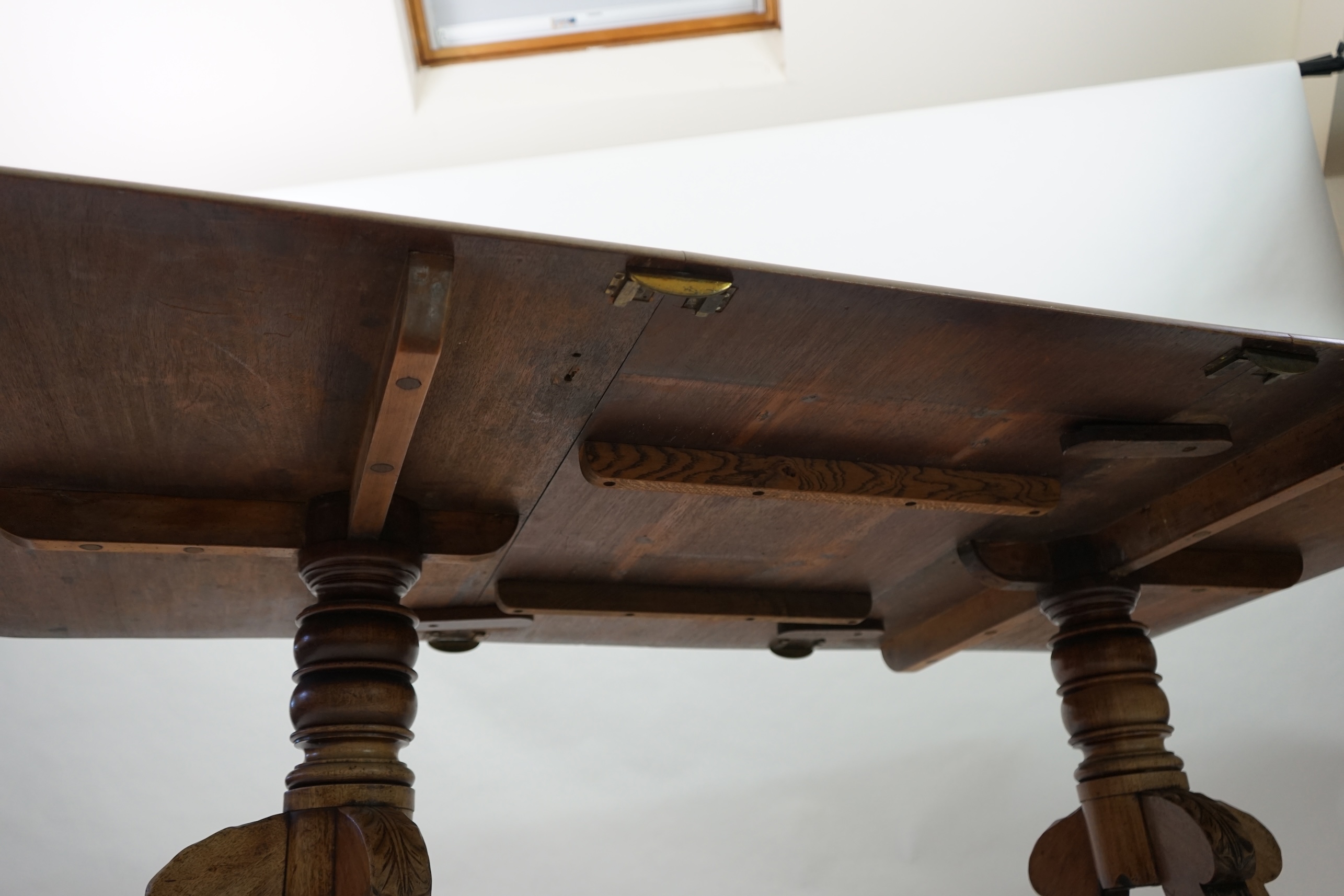 A Regency mahogany extending dining table